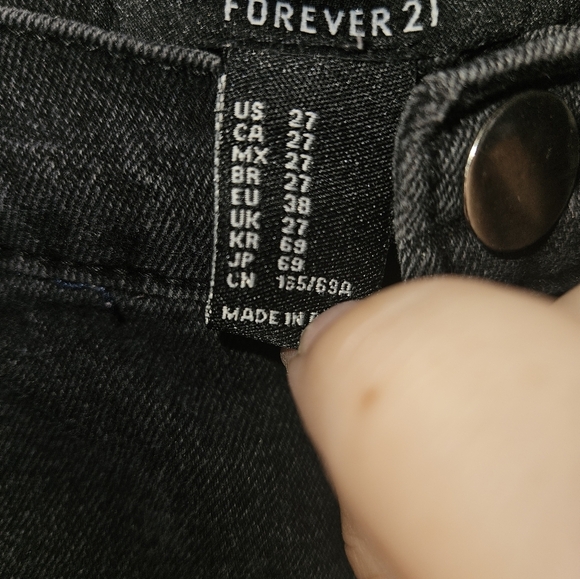 Forever 21 Womans Black Bermuda Shorts Size 27 - Picture 6 of 10